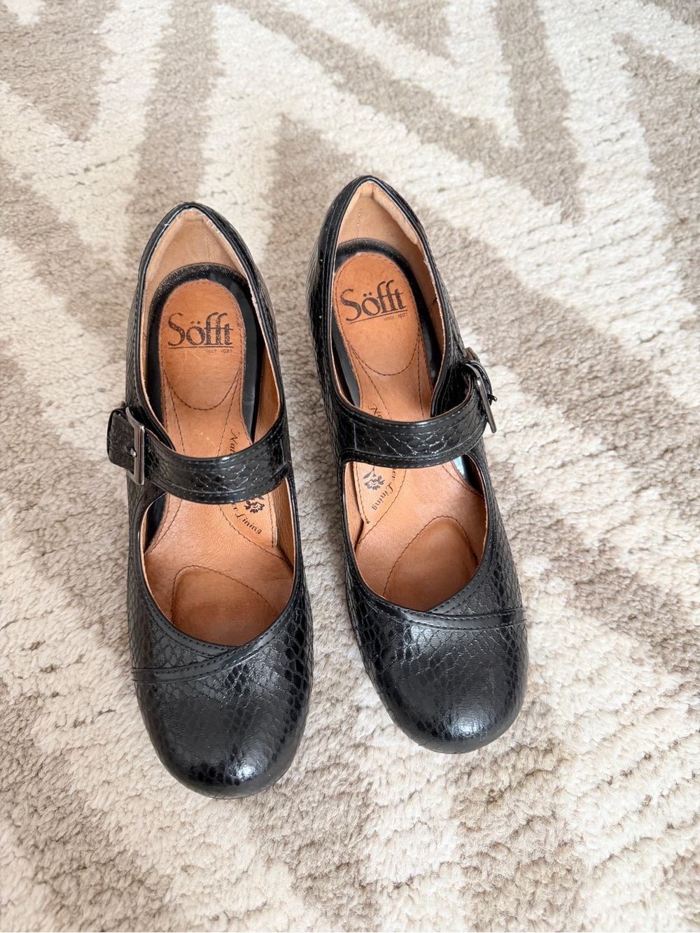 Söfft Black Textured Mary Jane Heels size 7.5M